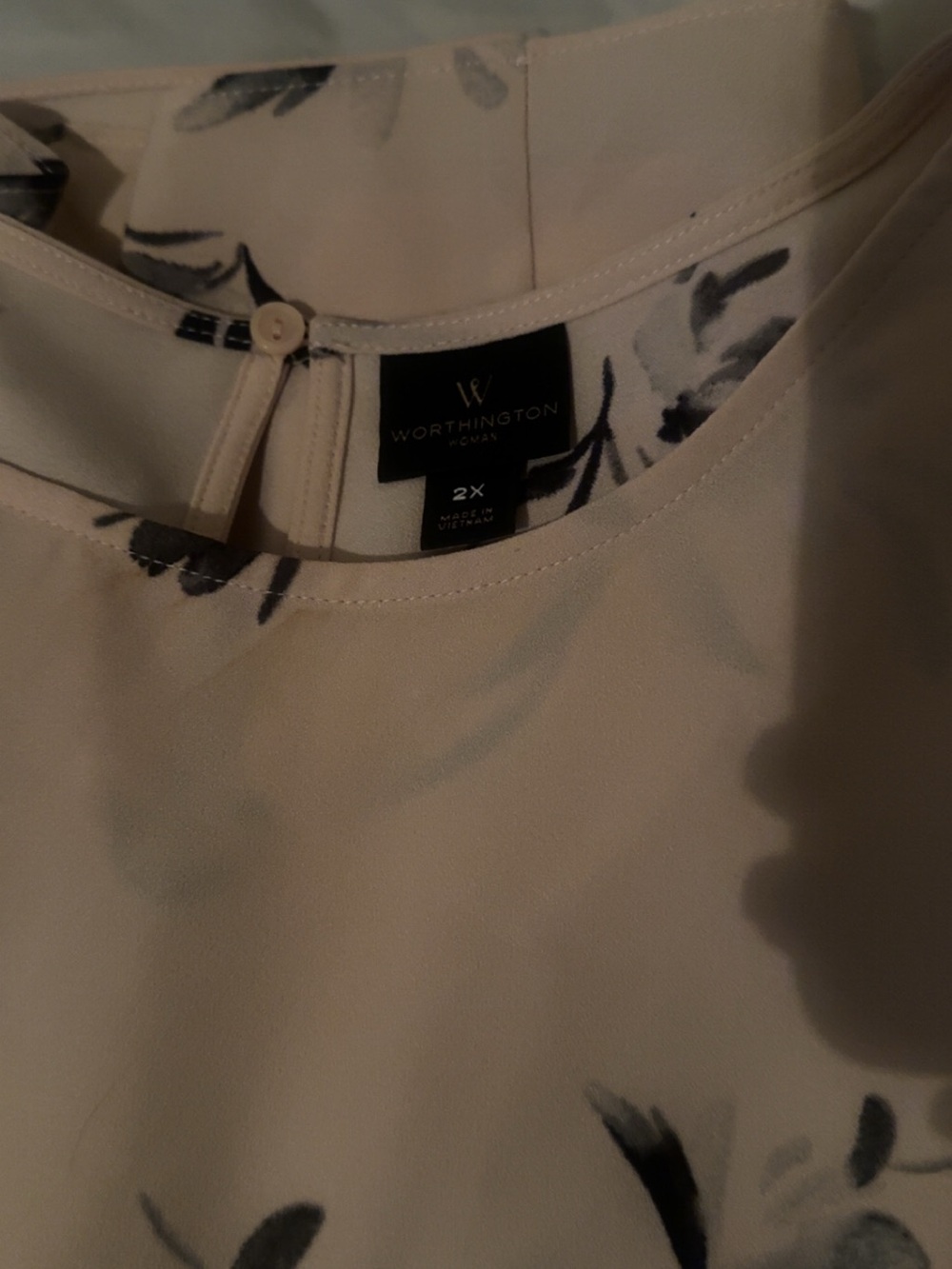 Plus Floral Top - Picture 3 of 6